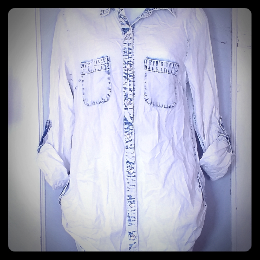 2/$10 Acid washed & faded 3/4 sleeve top, sz M